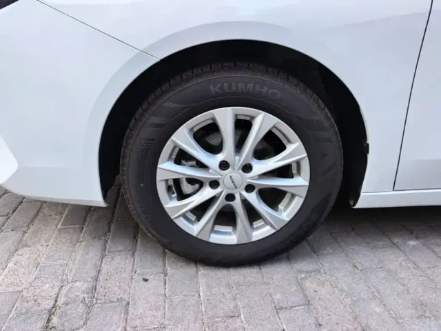 Roewe i5 — Фото автомобиля 22