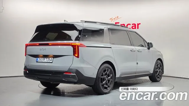 Kia Carnival Generation 4 — Фото автомобиля 2