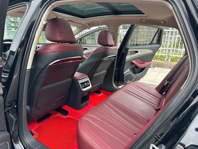 Hongqi H5 — Фото автомобиля 8