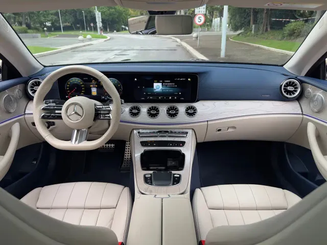 Mercedes-Benz E-Class — Фото автомобиля 16
