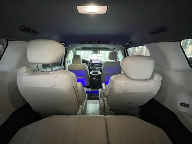 Toyota Sienna — Фото автомобиля 21