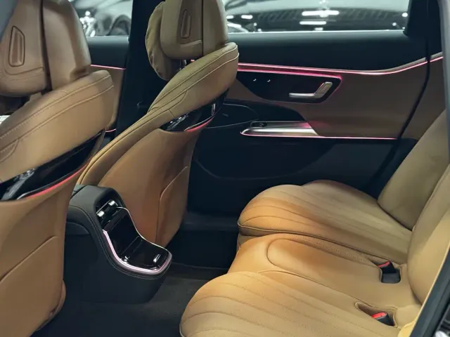 Mercedes-Benz E-Class — Фото автомобиля 11