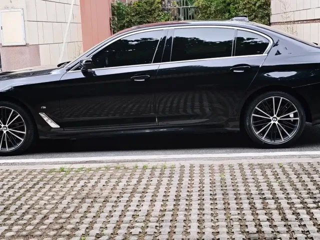 BMW 5 Series — Фото автомобиля 8