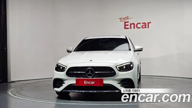 Mercedes-Benz E-Class — Фото автомобиля 3