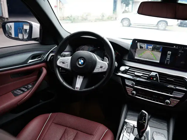 BMW 5 Series — Фото автомобиля 12