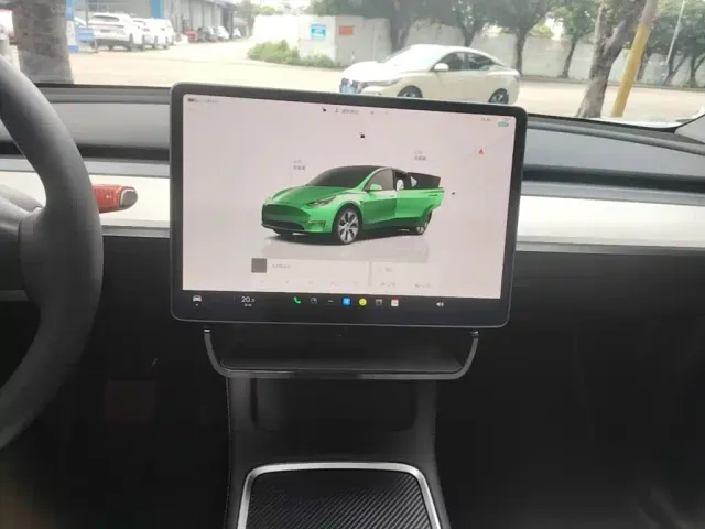 Tesla Model Y — Фото автомобиля 12