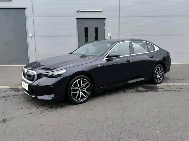 Фотография автомобиля — BMW i5
