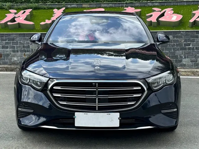 Mercedes-Benz E-Class — Фото автомобиля 2