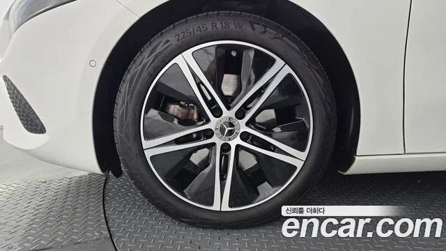 Mercedes-Benz A-Class W177 — Фото автомобиля 5