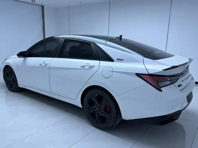 Hyundai Elantra — Фото автомобиля 6