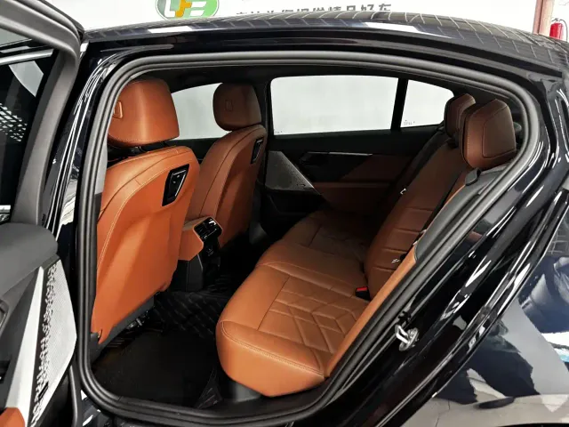 BMW 5 Series — Фото автомобиля 21