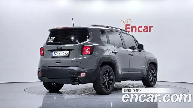 Jeep Renegade — Фото автомобиля 2