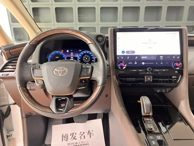 Toyota Alphard — Фото автомобиля 28