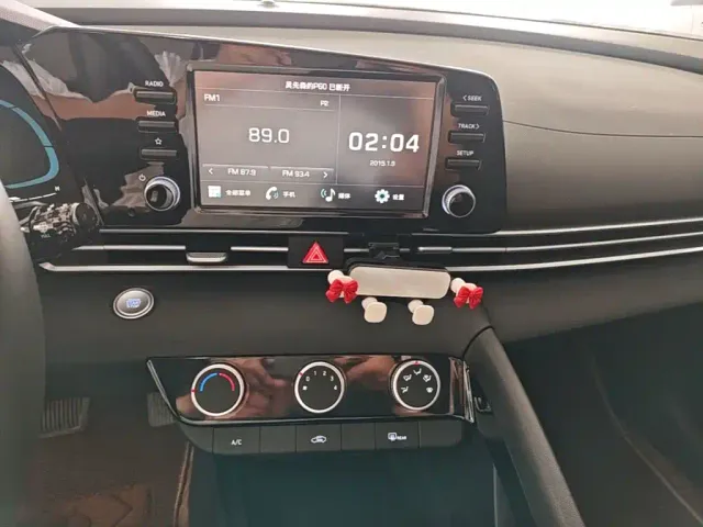 Hyundai Elantra — Фото автомобиля 12