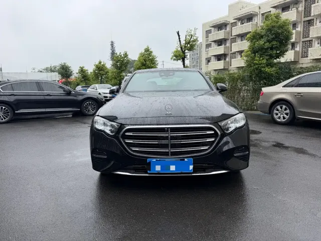 Mercedes-Benz E-Class — Фото автомобиля 2