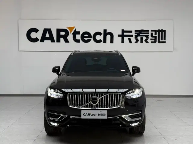 Volvo XC90 — Фото автомобиля 2