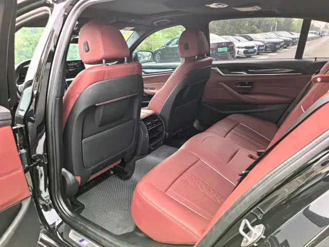 BMW 5 Series — Фото автомобиля 15