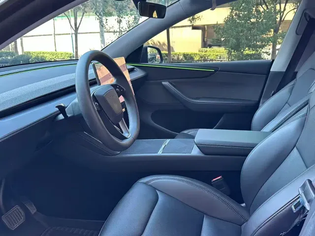 Tesla Model Y — Фото автомобиля 7
