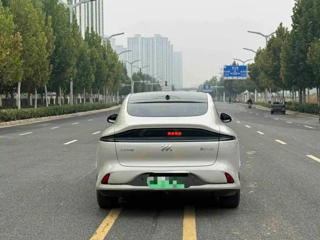 IM Motors LS6 — Фото автомобиля 8