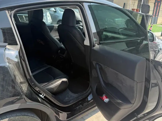 Tesla Model Y — Фото автомобиля 11