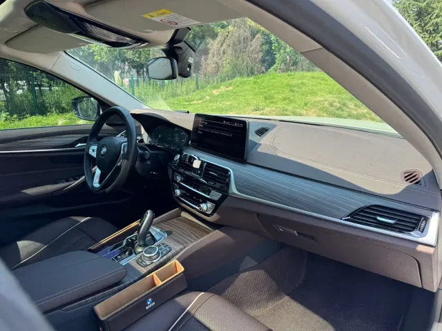 BMW 5 Series — Фото автомобиля 12