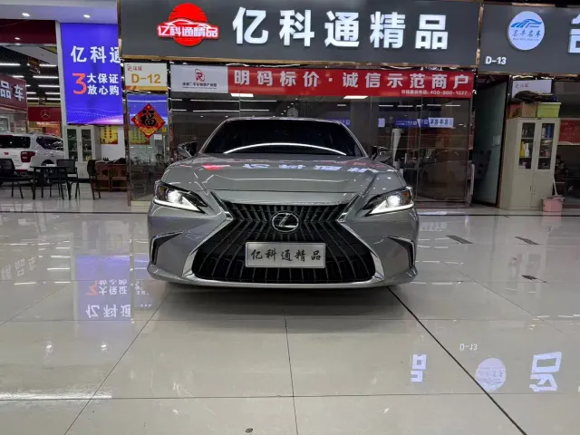 Lexus ES — Фото автомобиля 2