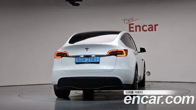 Tesla Model Y — Фото автомобиля 3