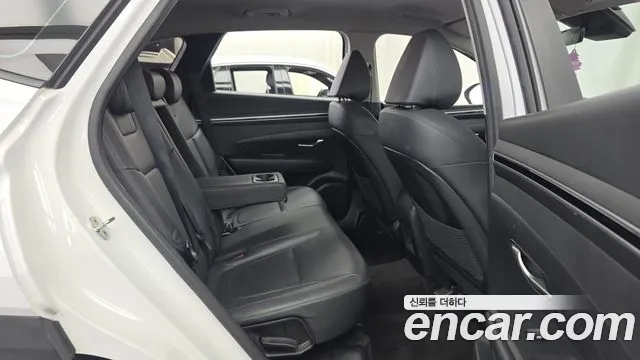 Hyundai Tucson Tucson (NX4) Бензин 1.6 турбо 2WD — Фото автомобиля 12