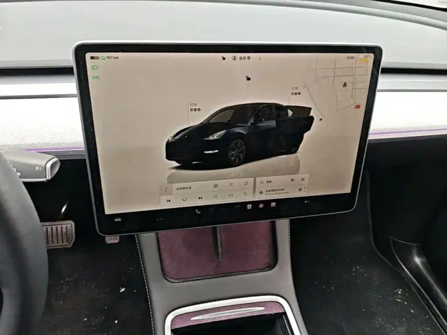 Tesla Model Y — Фото автомобиля 12
