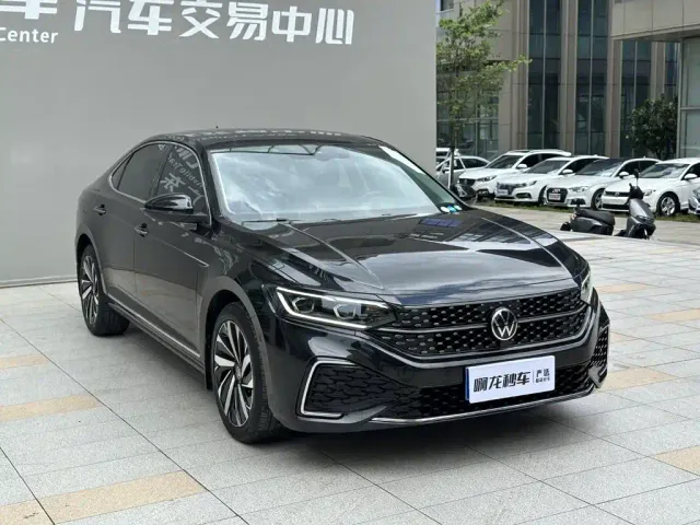 Volkswagen Passat — Фото автомобиля 3