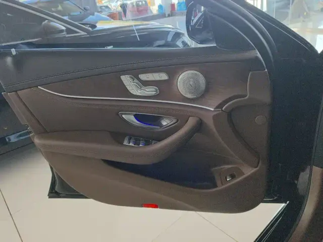 Mercedes-Benz E-Class — Фото автомобиля 7