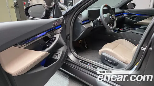 BMW M5 G90 — Фото автомобиля 10