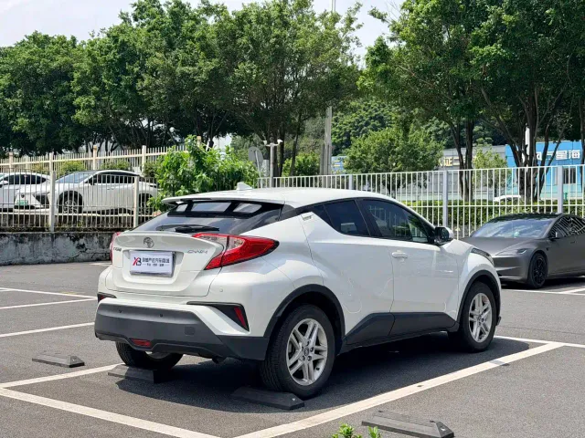 Toyota C-HR — Фото автомобиля 4