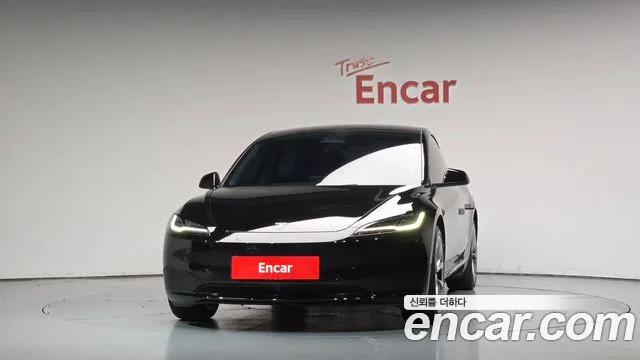 Tesla Model 3 — Фото автомобиля 3