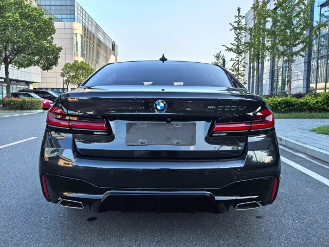 BMW 5 Series — Фото автомобиля 16