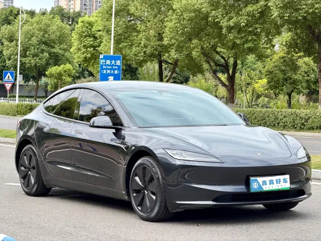 Tesla Model 3 — Фото автомобиля 3