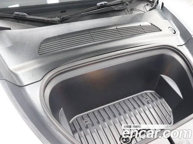 Tesla Model Y — Фото автомобиля 19