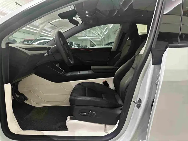 Tesla Model Y — Фото автомобиля 10