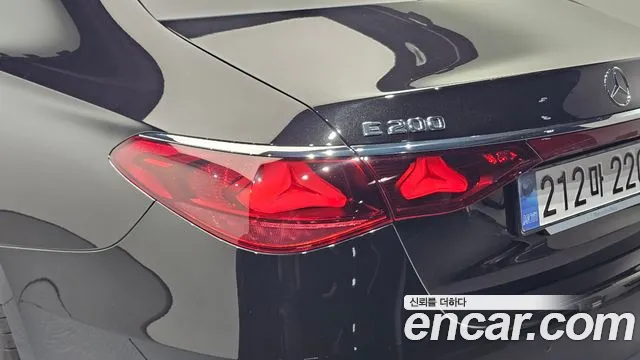 Mercedes-Benz E-Class — Фото автомобиля 19