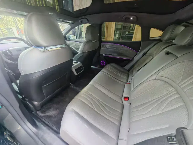 Geely Galaxy E8 — Фото автомобиля 6