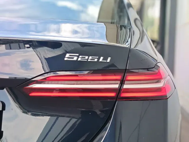 BMW 5 Series — Фото автомобиля 10