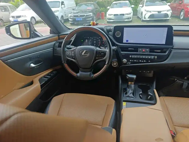 Lexus ES — Фото автомобиля 10
