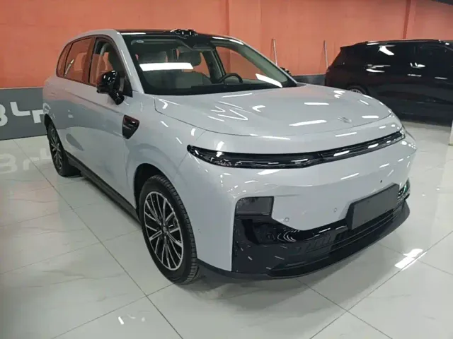 Leapmotor B10 — Фото автомобиля 3