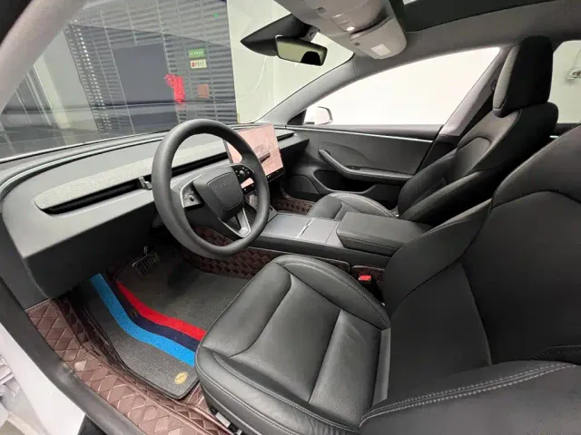 Tesla Model 3 — Фото автомобиля 3