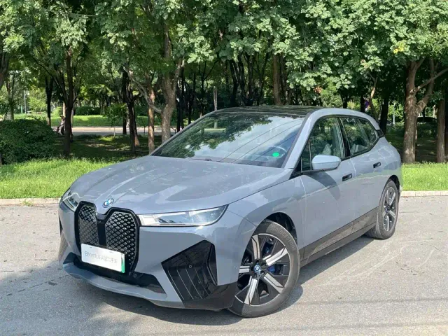 Фотография автомобиля — BMW iX
