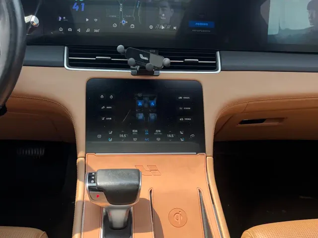 Li Auto ONE — Фото автомобиля 14