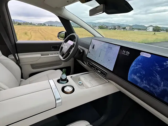 Li Auto MEGA — Фото автомобиля 6