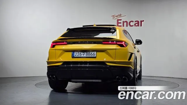 Lamborghini Urus — Фото автомобиля 4