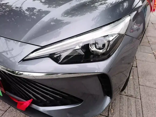 Roewe i5 — Фото автомобиля 23