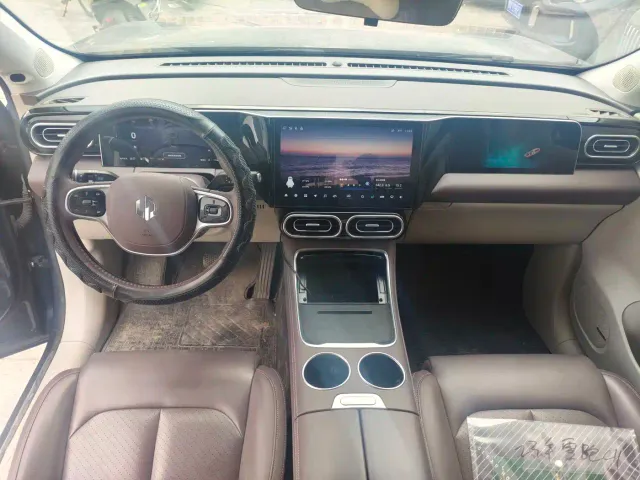 Leapmotor C11 — Фото автомобиля 6